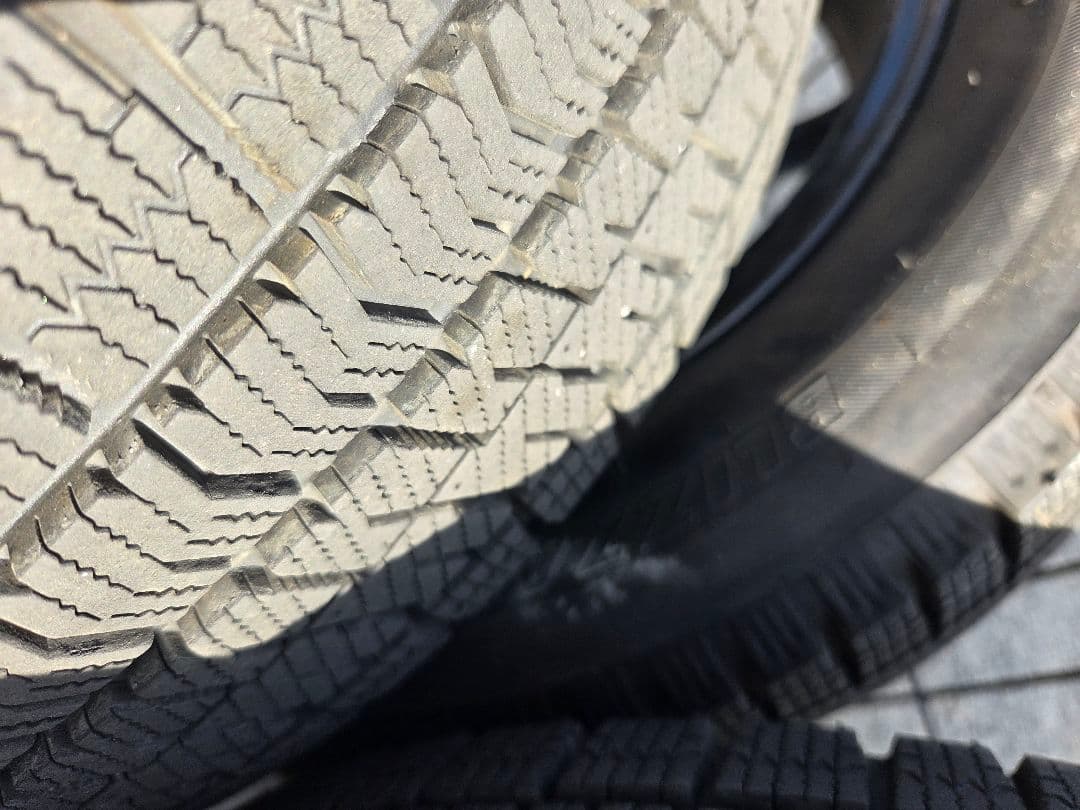 185/60R15 VRX2 スタッドレスタイヤホイールセット ヤリス 送料込み