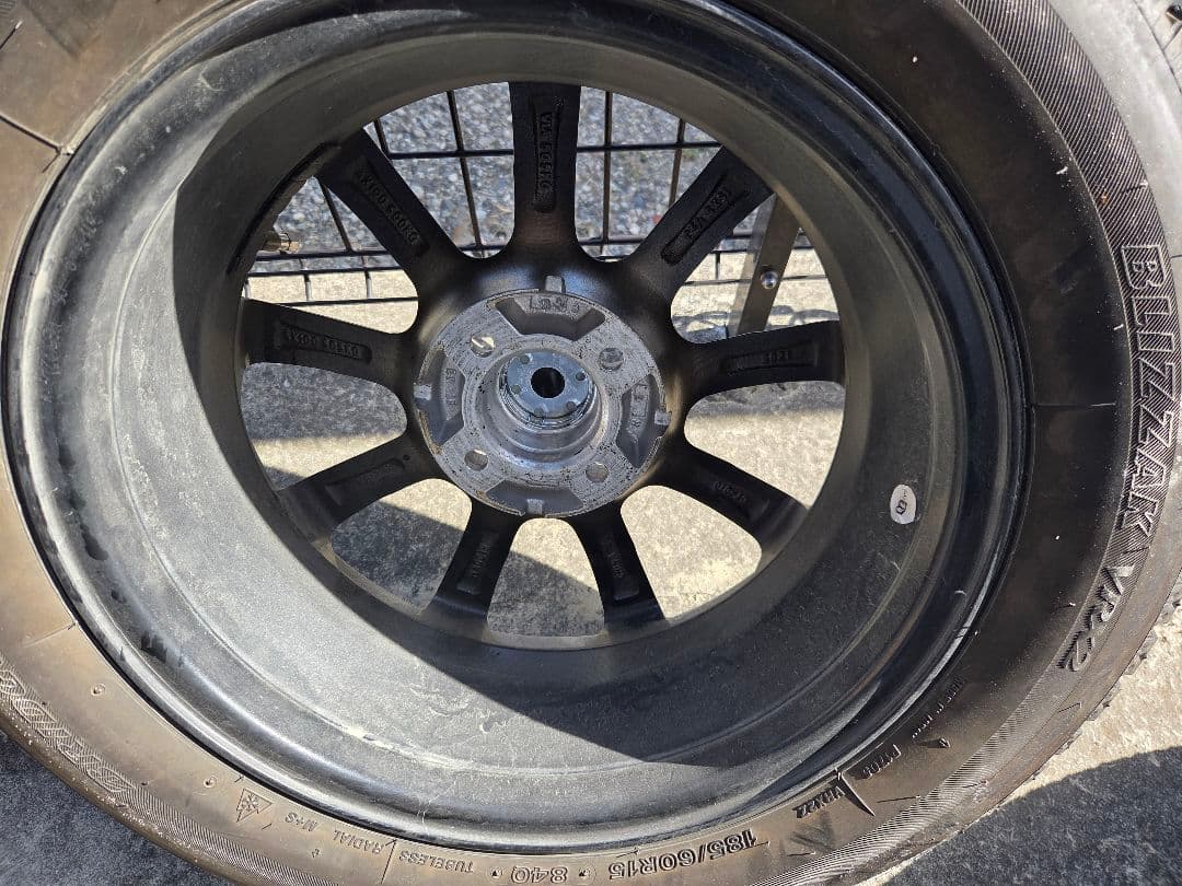 185/60R15 VRX2 スタッドレスタイヤホイールセット ヤリス 送料込み