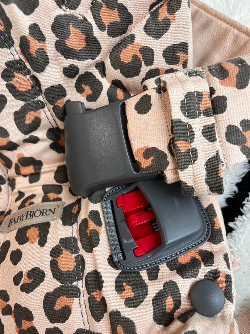 ベビービョルン　 抱っこ紐　ワンカイエアー　 ベージュレオパード　豹柄　ヒョウ柄