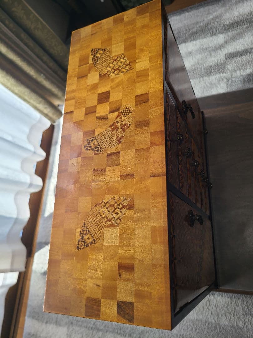 寄木細工　レトロなアクセサリー小物入れ　ミニタンス　特大寄木細工の鏡付き整理箪笥