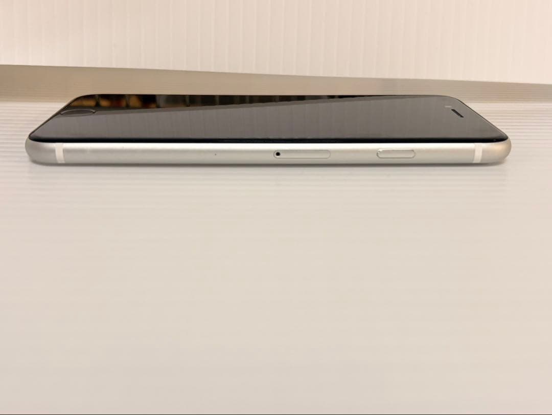 iPhone SE2 ホワイト64GB SIMフリー 美品