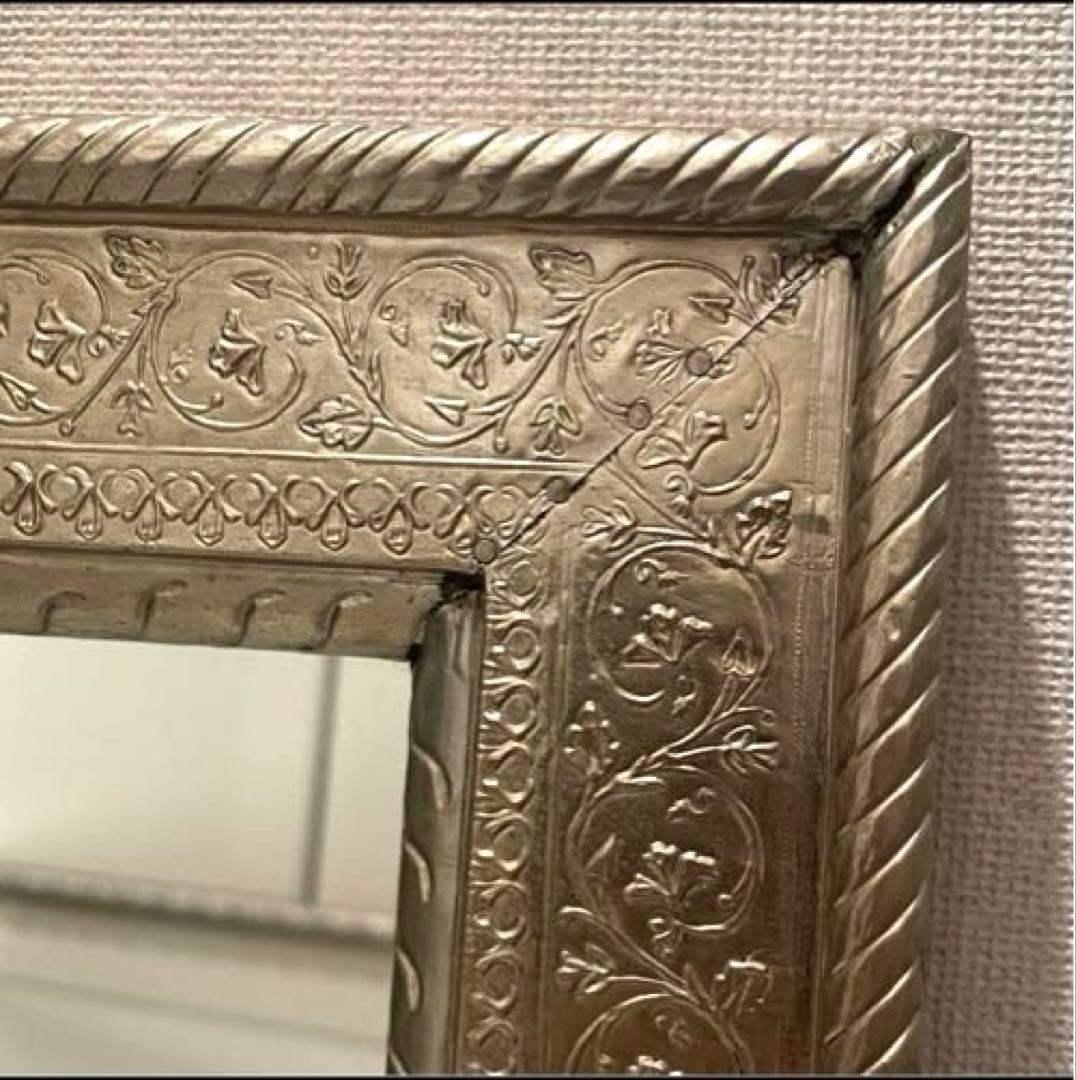 レア　壁掛け鏡 大きめ シルバー　インド　ハンドメイド