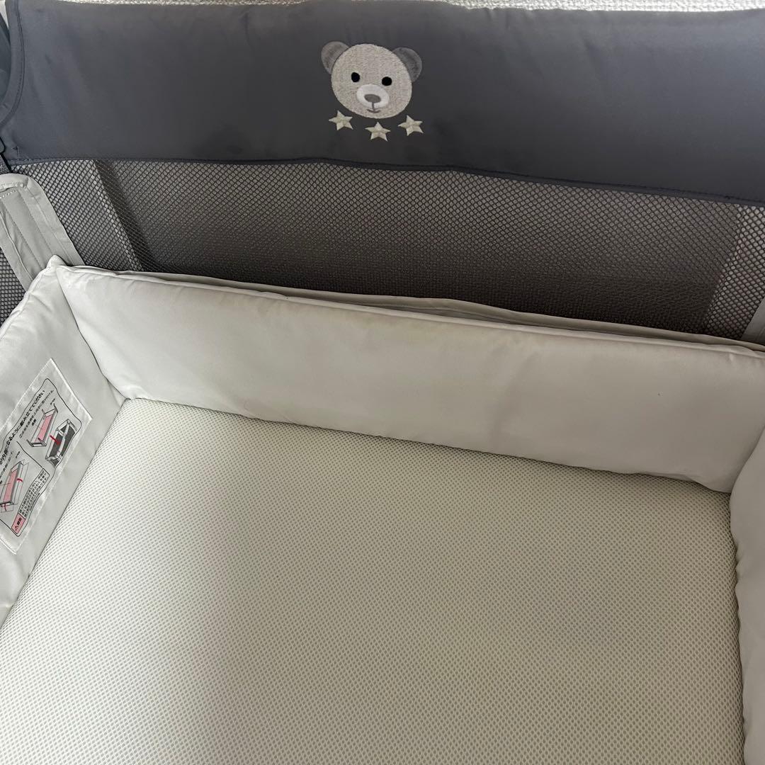 アップリカ　ココネルエアーAB ベビーベッド　グレーベアー