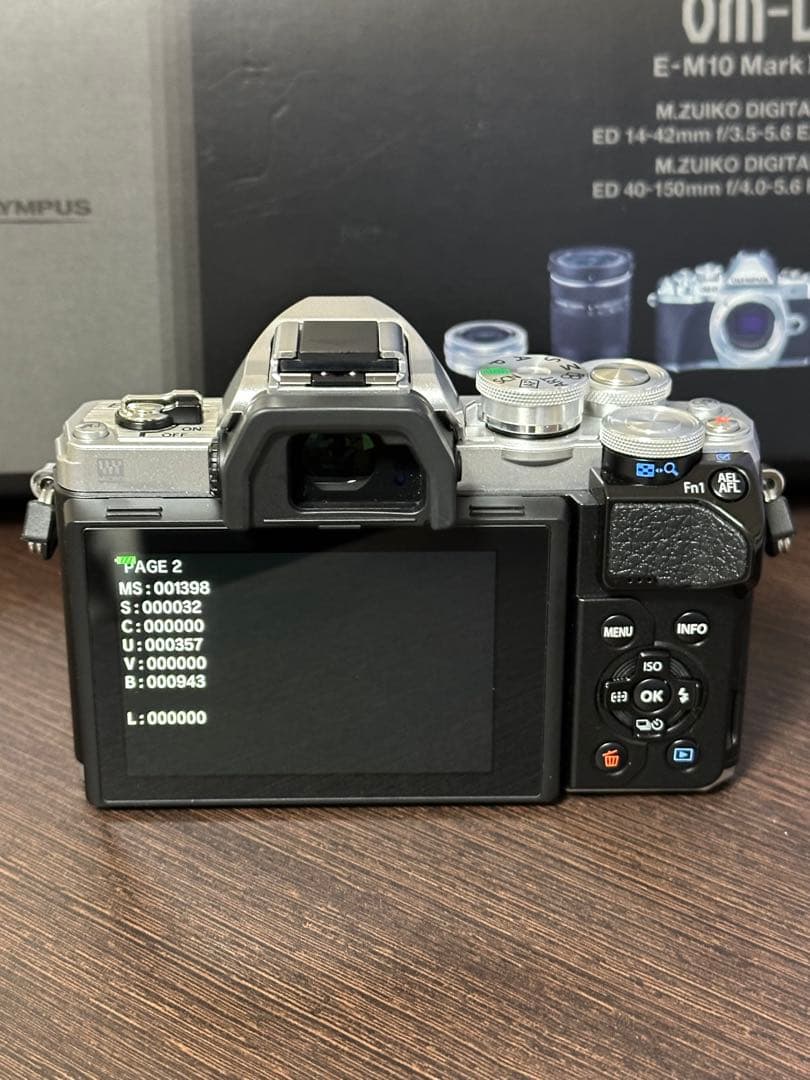 オリンパス　OLYMPUS OM-D E-M10 Mark III レンズ付き