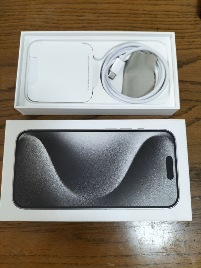 【美品】Apple iPhone 15 Pro 128GBホワイトチタニウム