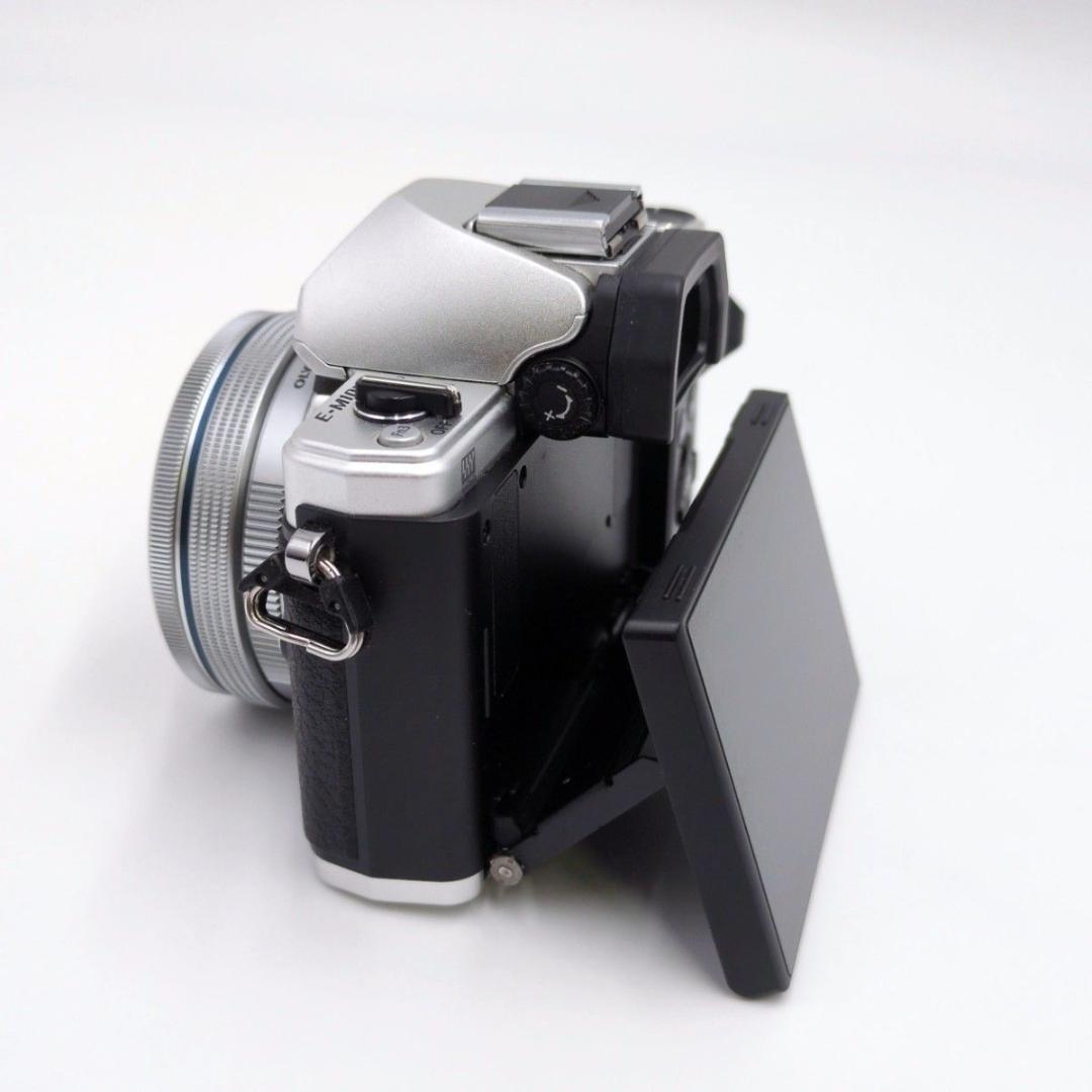 【極美品】OLYMPUS OM-D E-M10 MarkⅡ ダブルズームキット