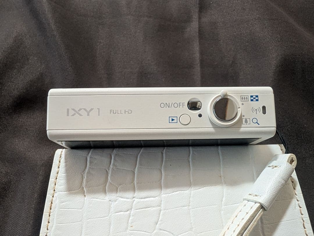 ☆値下げ☆　Canon IXY1 専用ケース付き　コンパクトデジタルカメラ