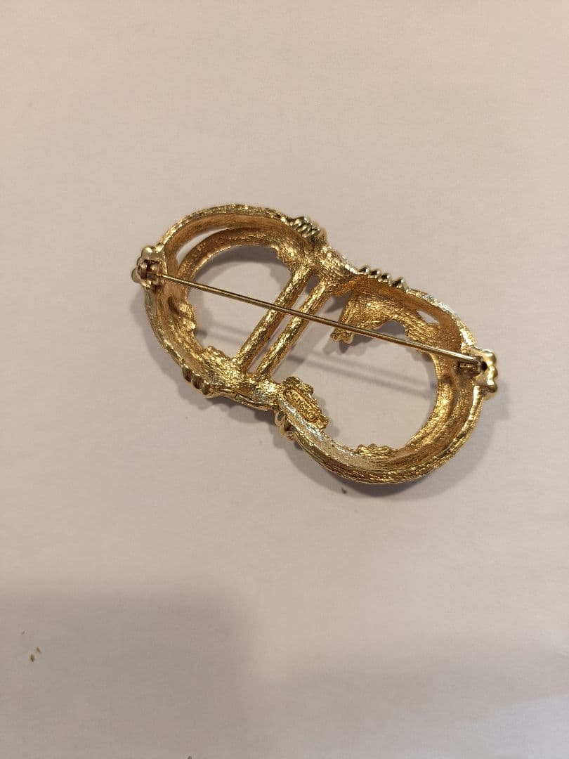 クリスチャンディオール　CD　ロゴ　ブローチ　綺麗な状態　付属品なし