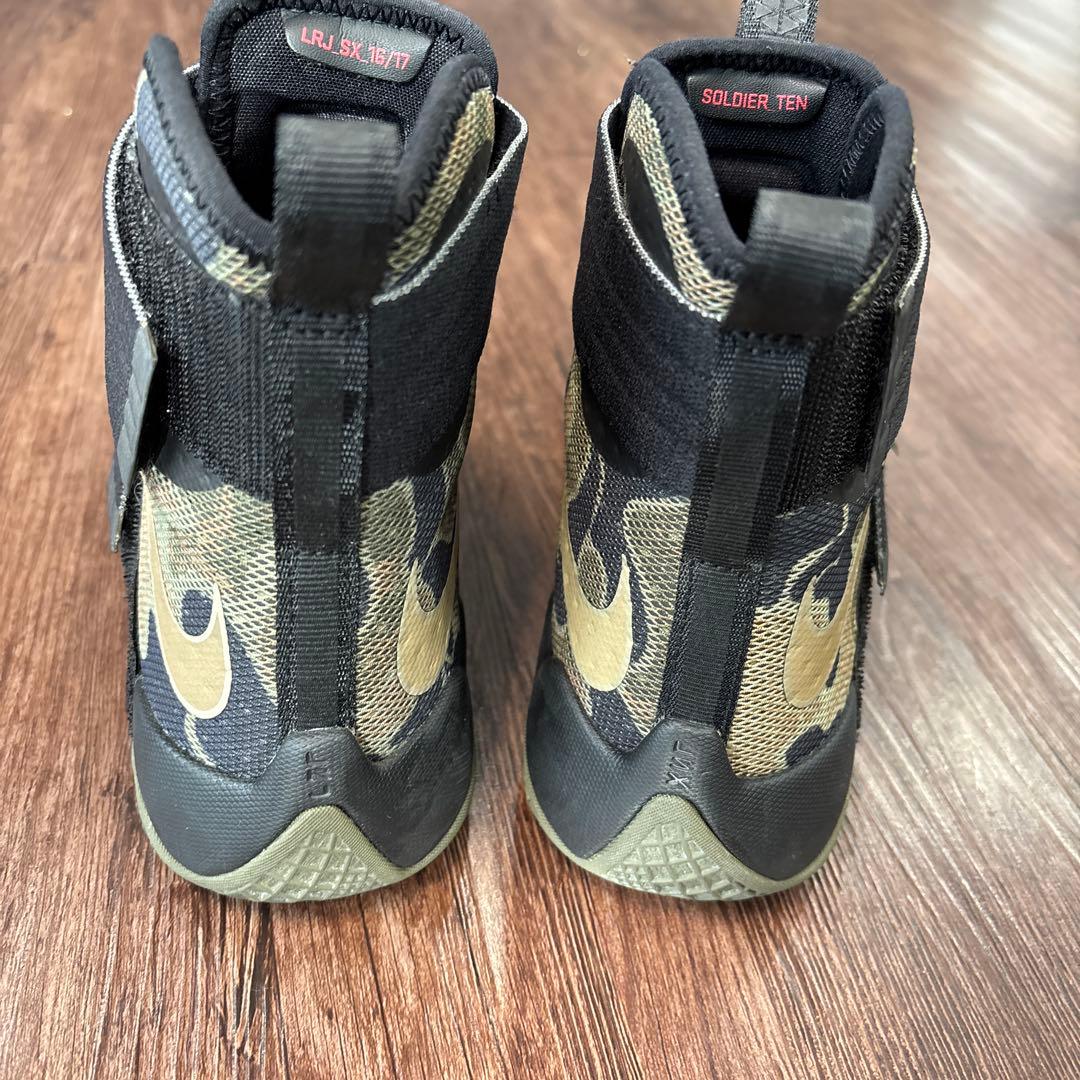 Nike バスケットボールシューズ カモフラージュ