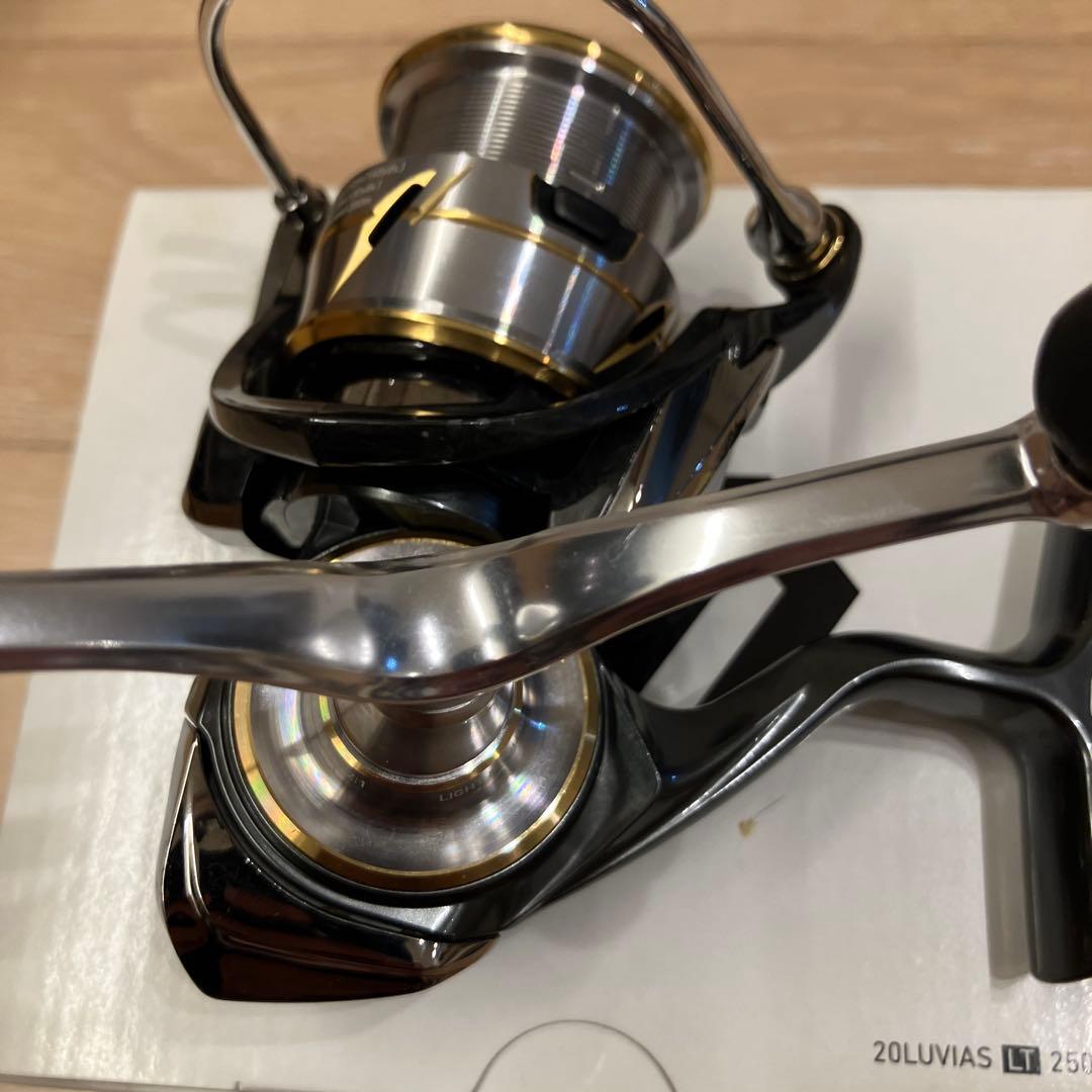 DAIWA 20LUVIAS LT 2500S-DH スピニングリール