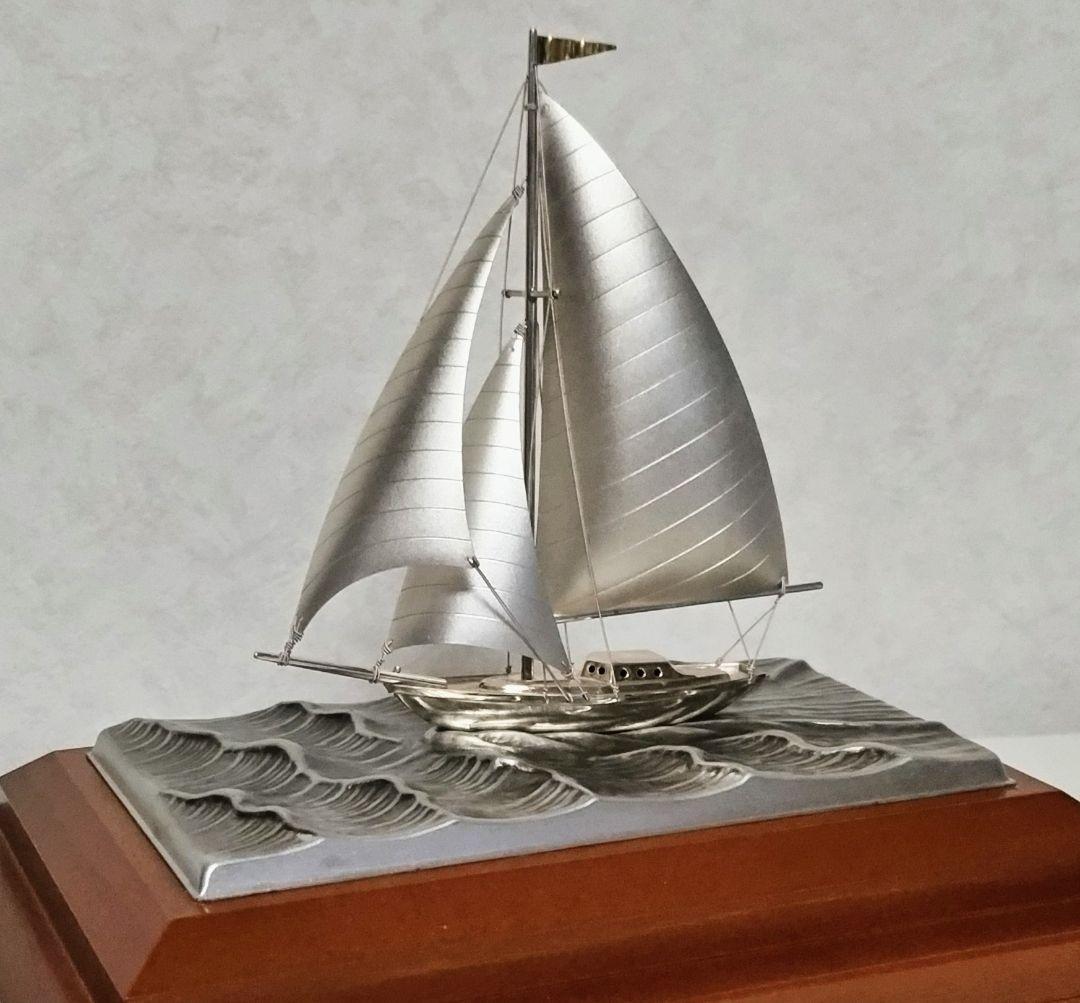 関 武比古作 銀製ヨット6号(カッター）スロープケース