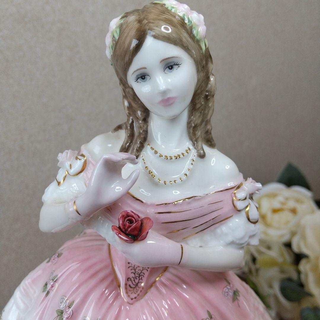 ロイヤルドルトン フィギュリン 愛の言葉コレクションより〜レッドレッドローズ