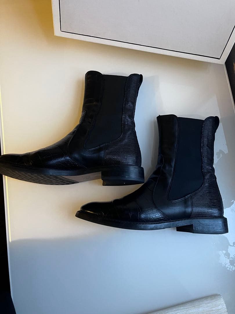 Pertini スペイン製ブラックレザー サイドゴアブーツ クロコダイル風