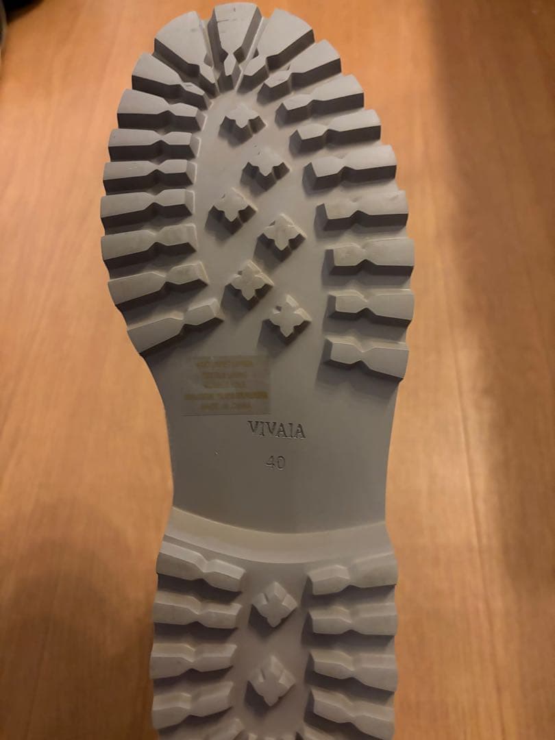 VIVAIA ベージュニットショートブーツ 赤タブ付き