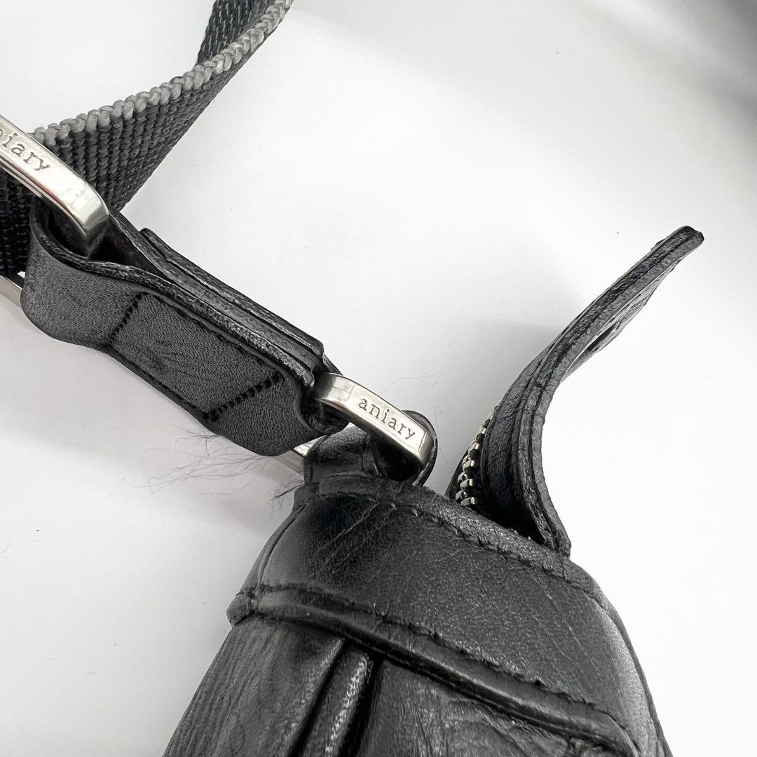 美品✨アニアリ　ボディバッグ　ハーフムーン　レザー　ブラック　バルケッタ　迷彩