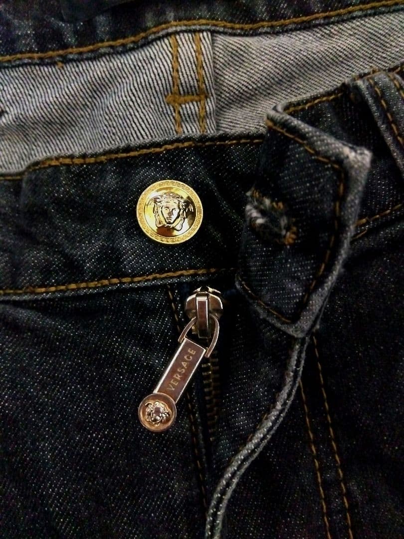 ヴェルサーチ ジーンズ ゴールド メデューサ スリムフィット デニム ビンテージ