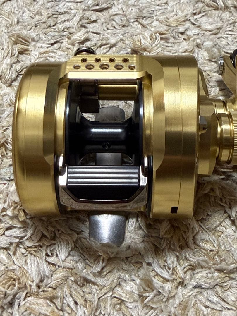 美品　23 カルカッタコンクエストMD 300XGLH 右巻き シマノ