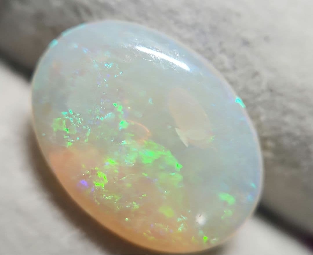 天然 エッグインオパール 3.920ct