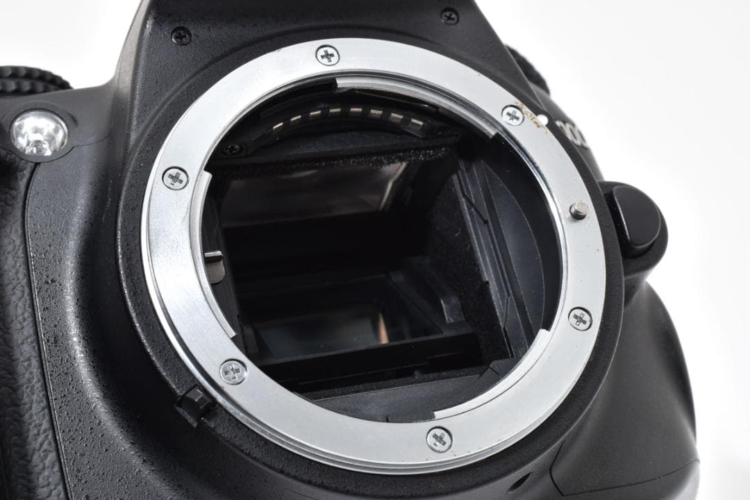 ★撮影枚数4,719枚・超美品★ ニコン D3000 ボディ #21380