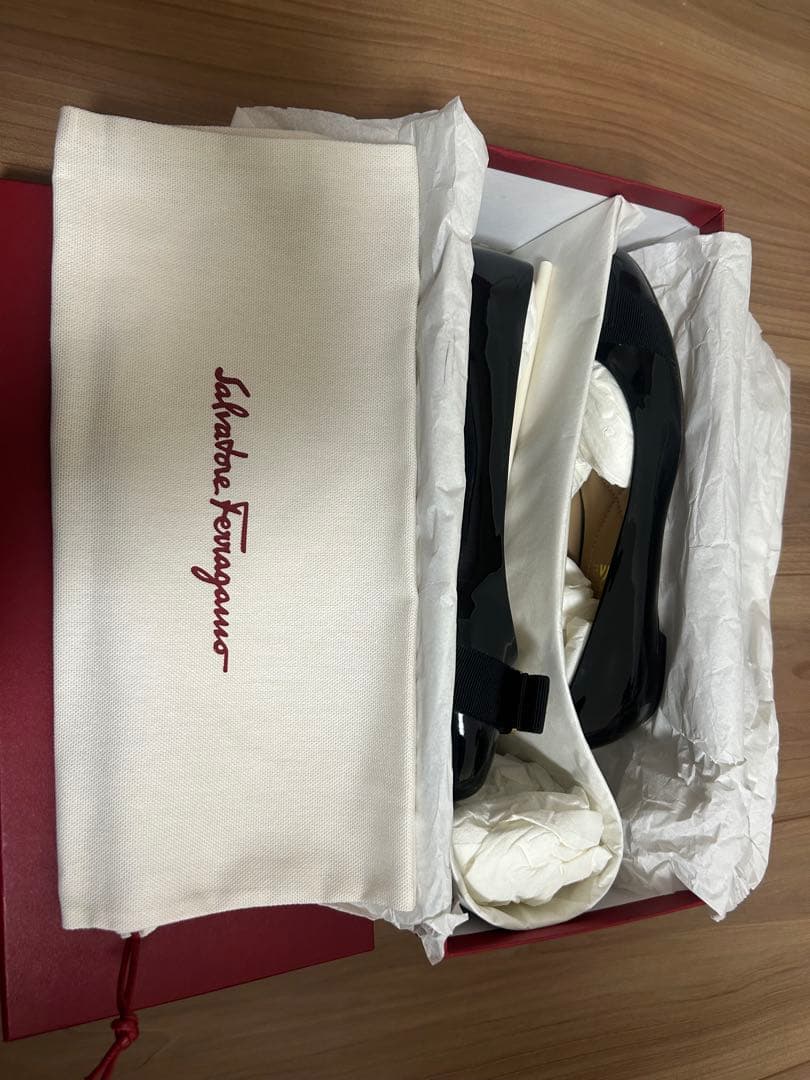 Salvatore Ferragamo ブラック フラットシューズ