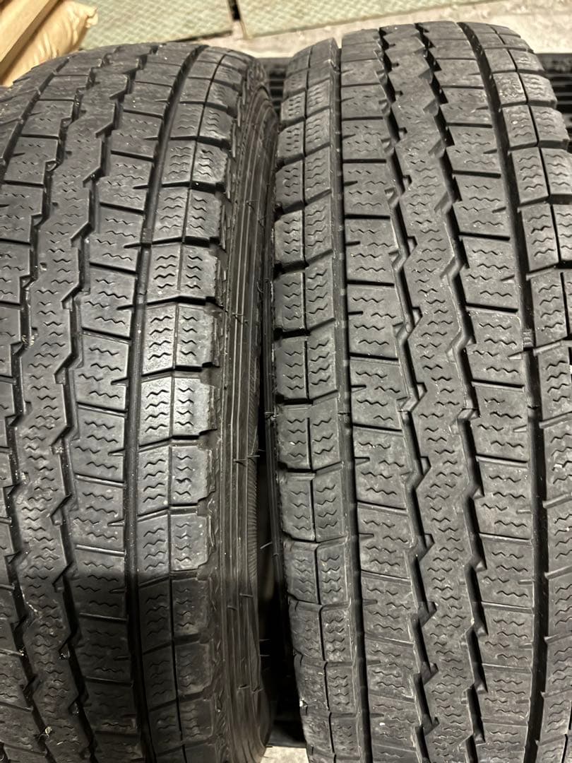 ゴ*ラ様 軽トラ、軽バン鉄ホイール付きスタッドレスタイヤ　4本