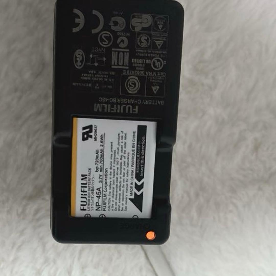 【美品】FUJIFILM FinePix Z2000EXR WIFI搭載　カメラ