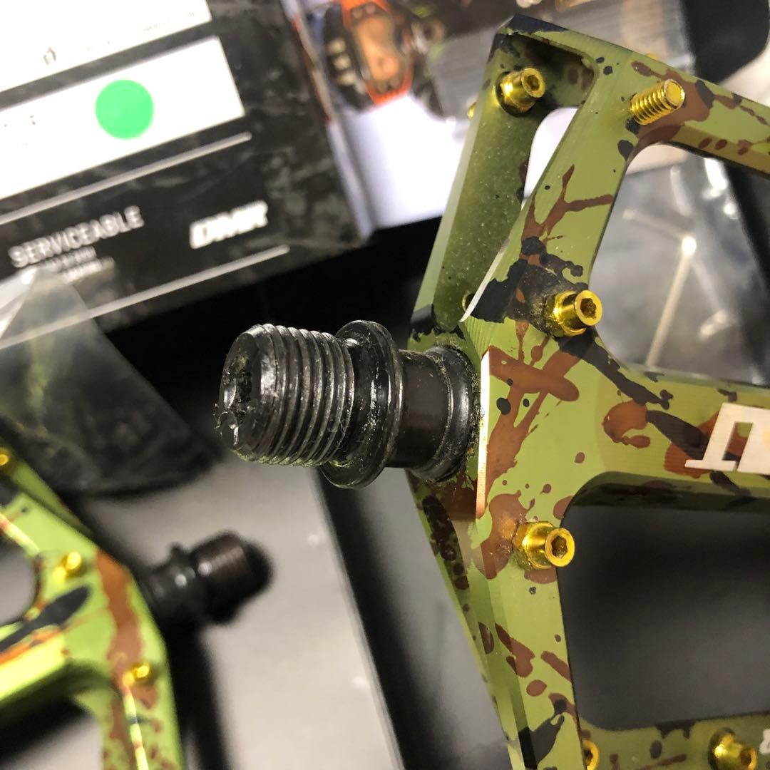DMR BIKES VAULT V2 liquid camo green ペダル