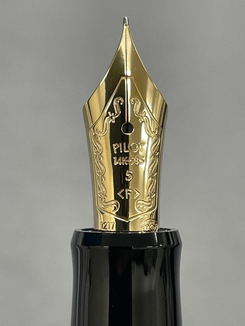 【未使用】PILOT CUSTOM74 ホワイト 万年筆　字幅F 限定品