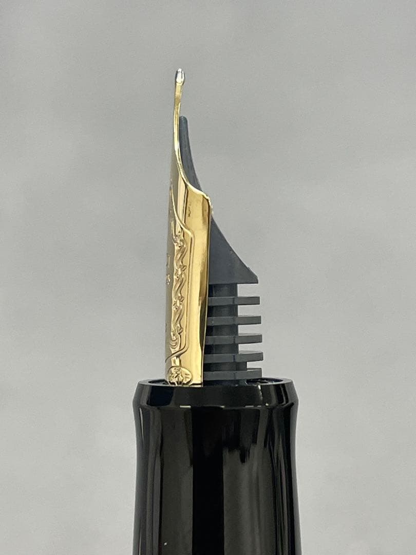 【未使用】PILOT CUSTOM74 ホワイト 万年筆　字幅F 限定品