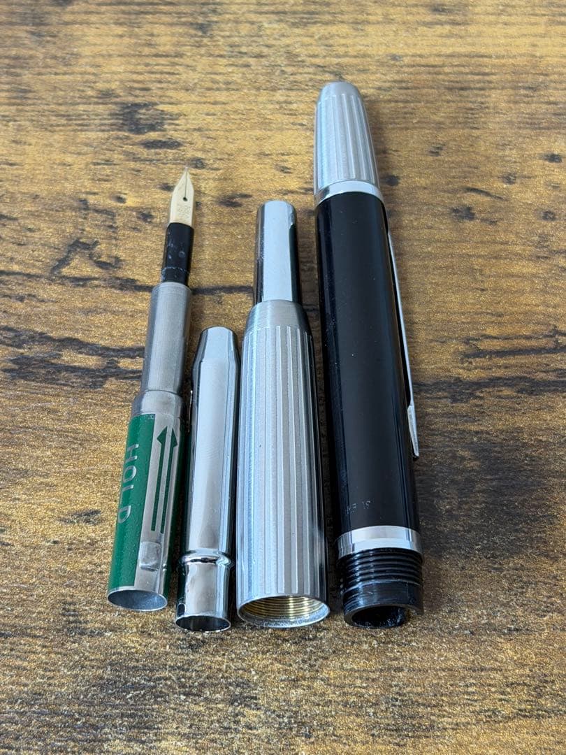 新品未使用　1971年製　白蝕刻　キャップレス　ストライプ　14金　万年筆　細字