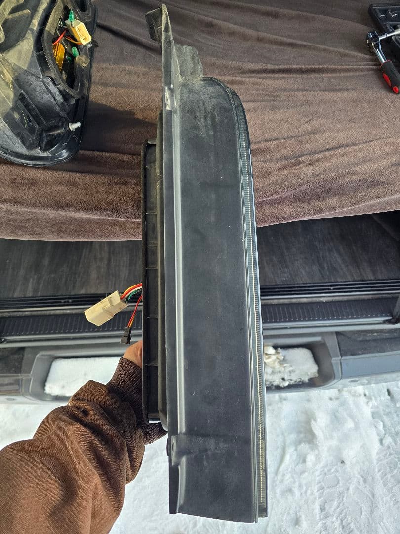 ハイエース　テールランプ　ヴァレンティ