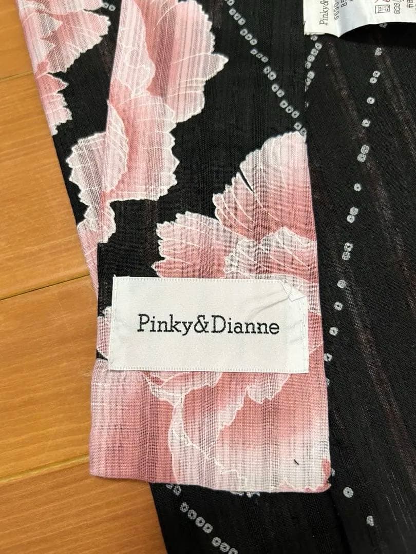 大人の高級浴衣 黒地 大きな薔薇 綿 シアー 変わり織 Pinky&Dianne