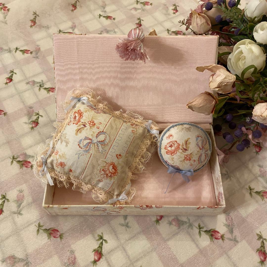 フランスアンティークお花柄 カルトナージュ　ミニクッション ピンクッション