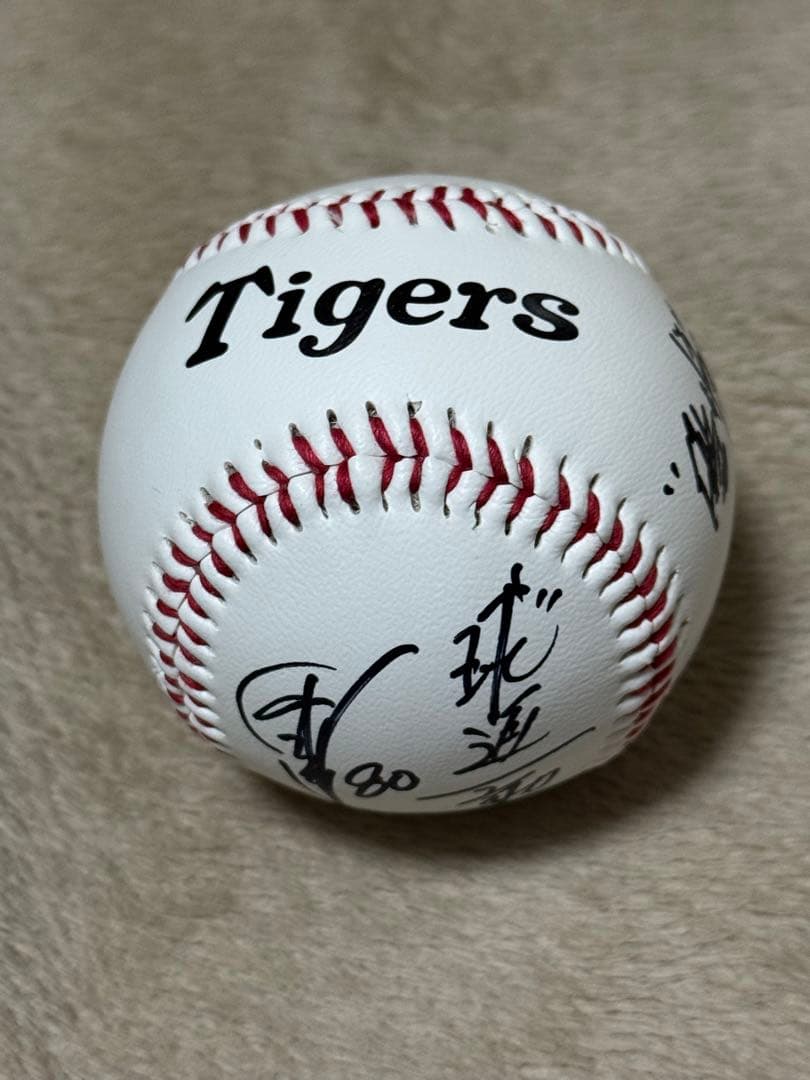 阪神タイガース岡田彰布監督　非売品ロゴボール優勝日付け入り
