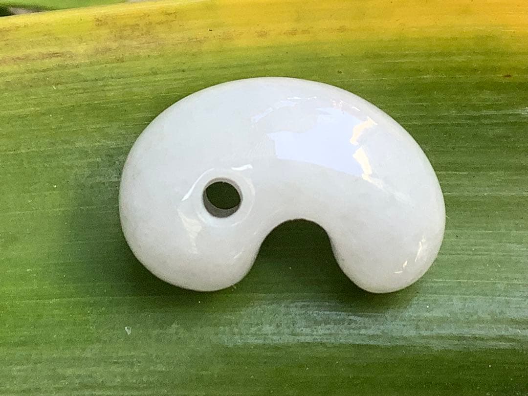 鑑定機関鑑別書付　氷*アイスジェイド糸魚川翡翠勾玉　お身近の守護石に本物を‼️