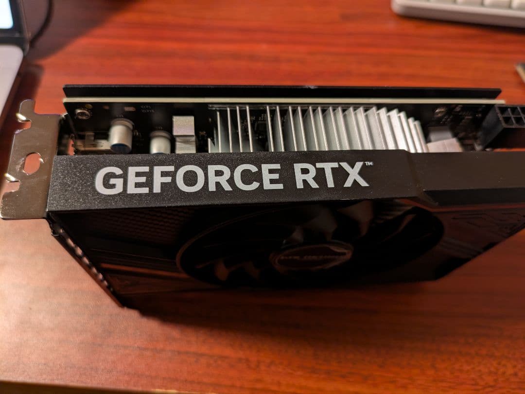 玄人志向 GG-RTX4060-E8GB/SF (RTX4060 8G)