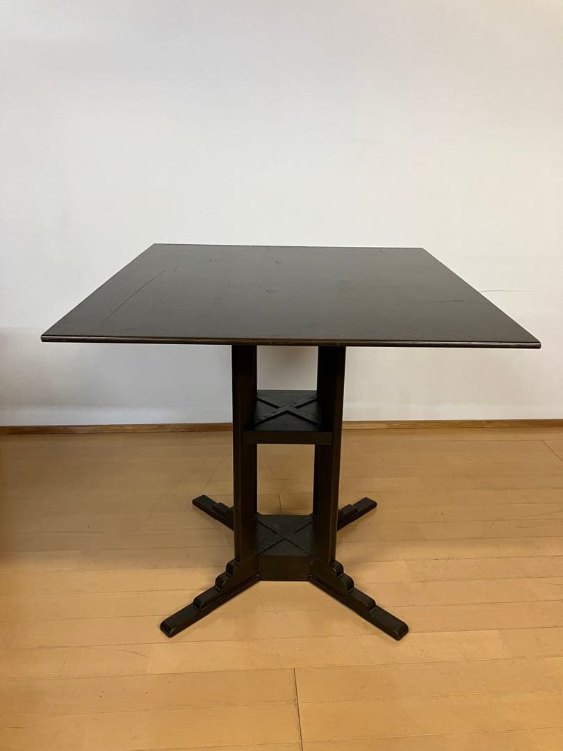 カフェテーブル　70×80×H68