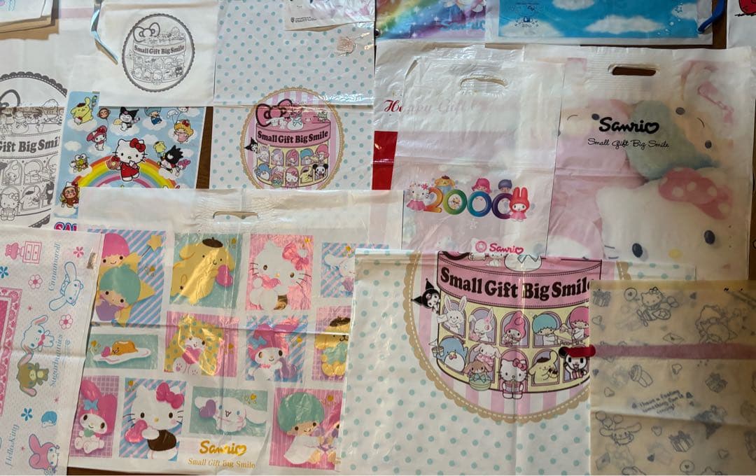 超貴重！2000年からサンリオで購入した時のショップ袋+2000年限定版物あり♡