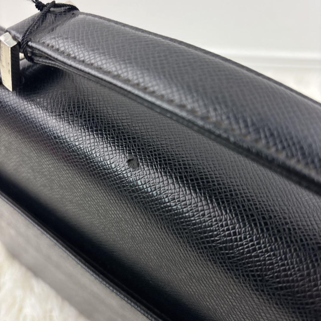 YSLイヴサンローラン ブリーフケース 黒 鍵付き フラップ オールレザー