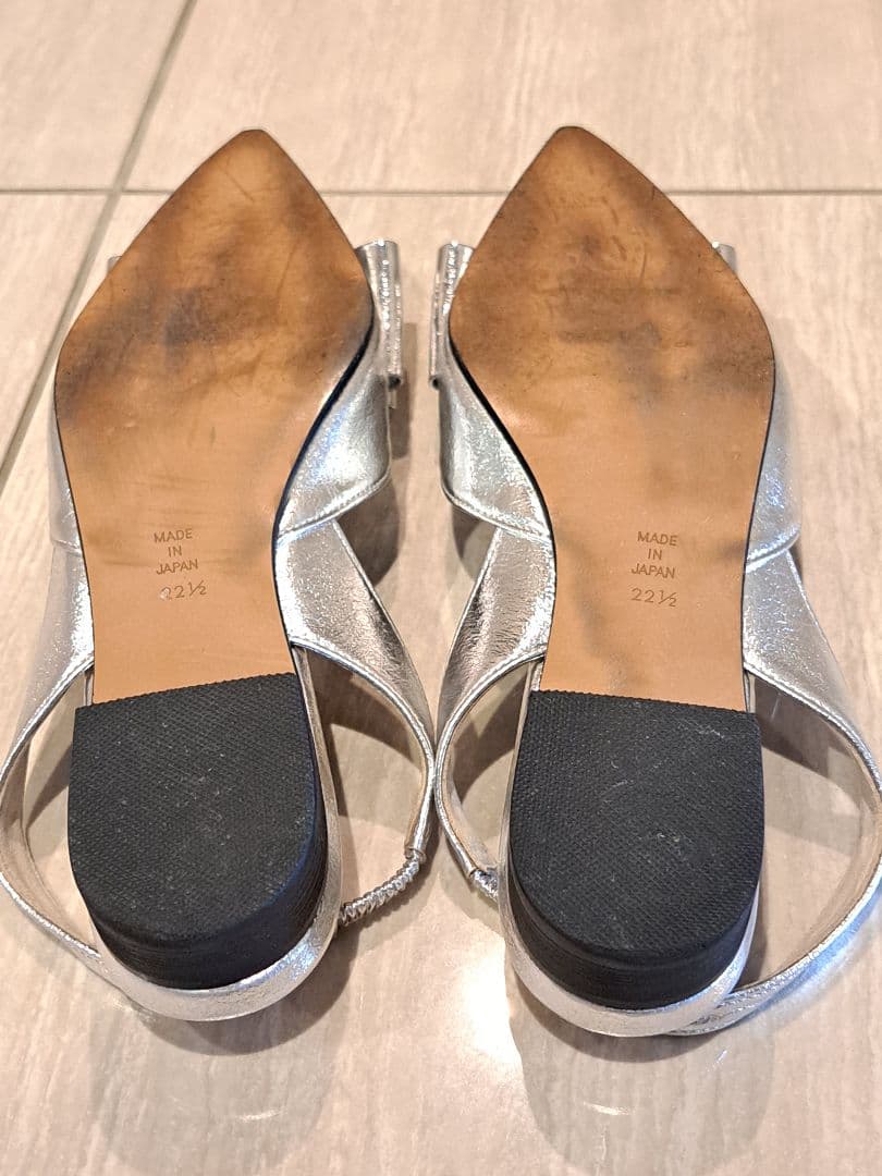 【人気完売】【美品】OHGA シルバー ポインテッドトゥ ミュール