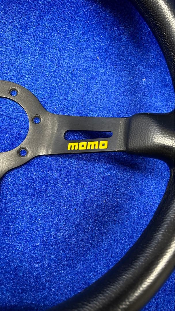 正規品 MOMO モモ ステアリング ブラック 35