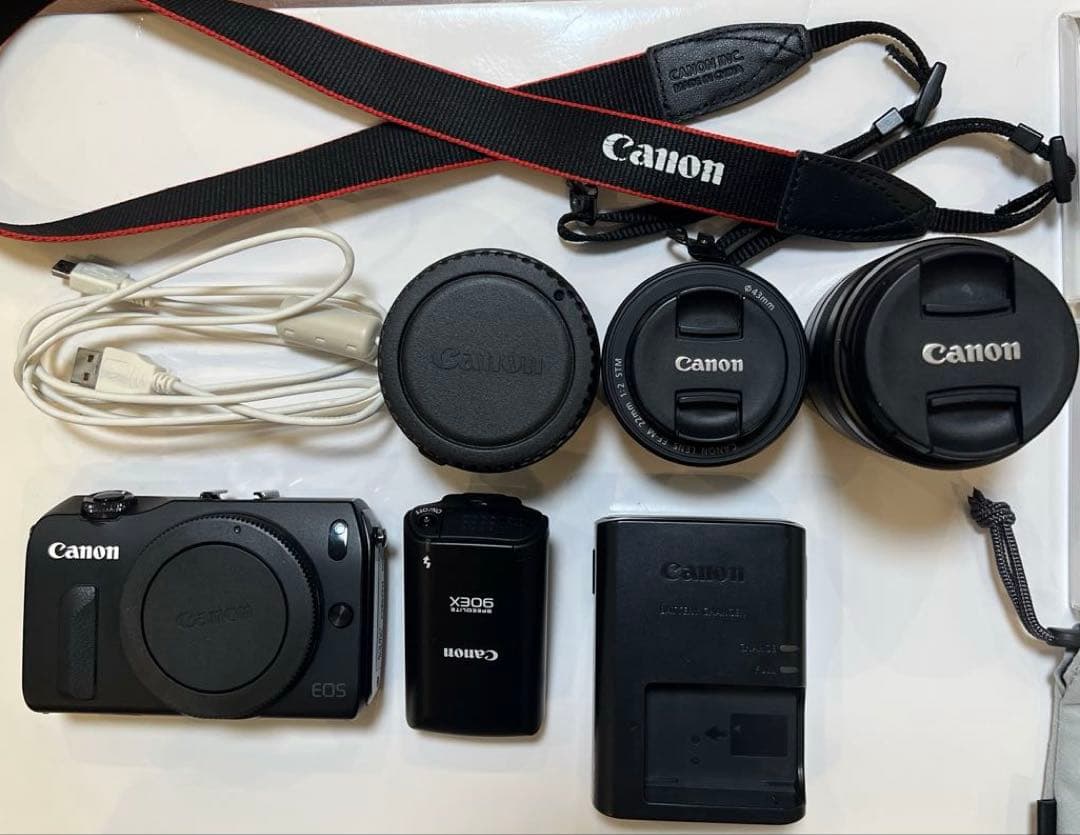 Canon EOS M ミラーレス一眼カメラ　kit