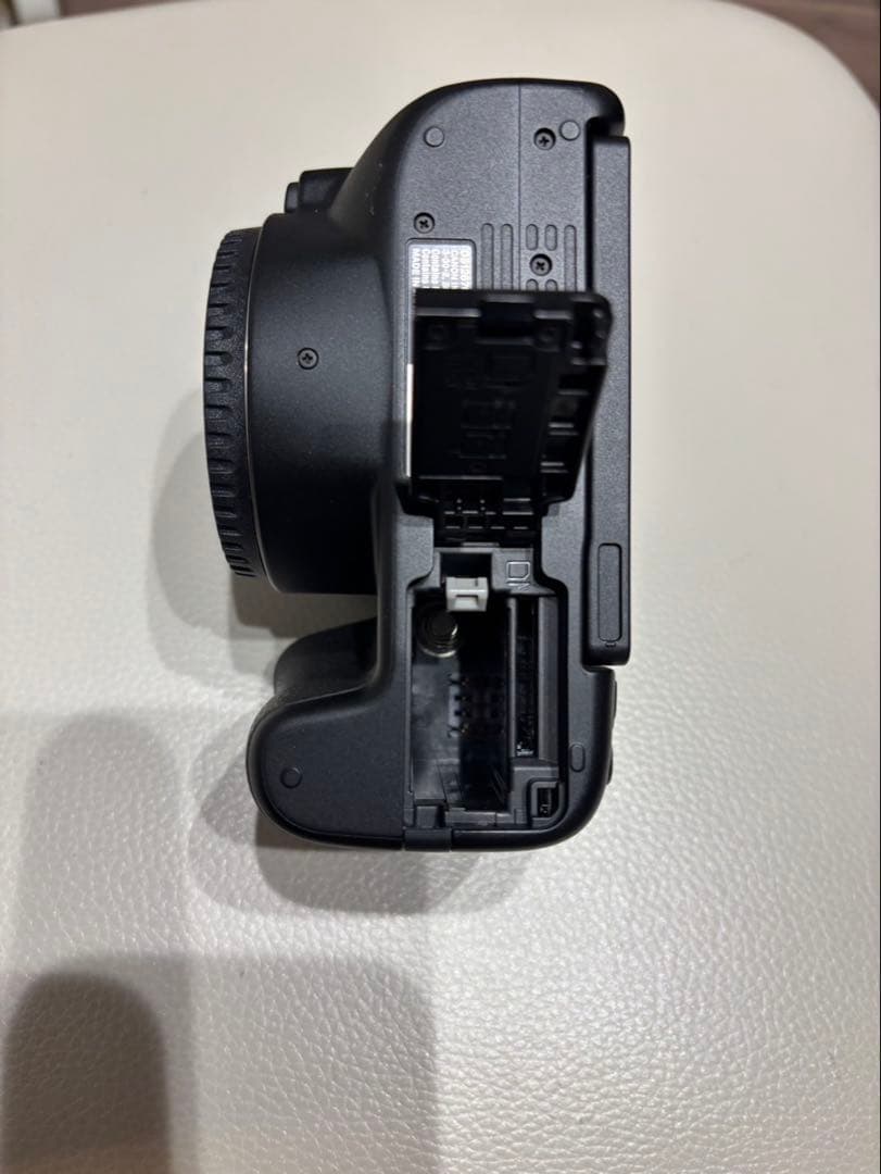 Canon EOS Kiss X10 デジタル一眼レフカメラ