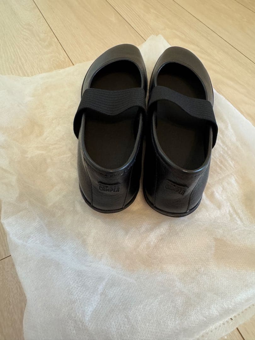 CAMPER ブラック フラットシューズ