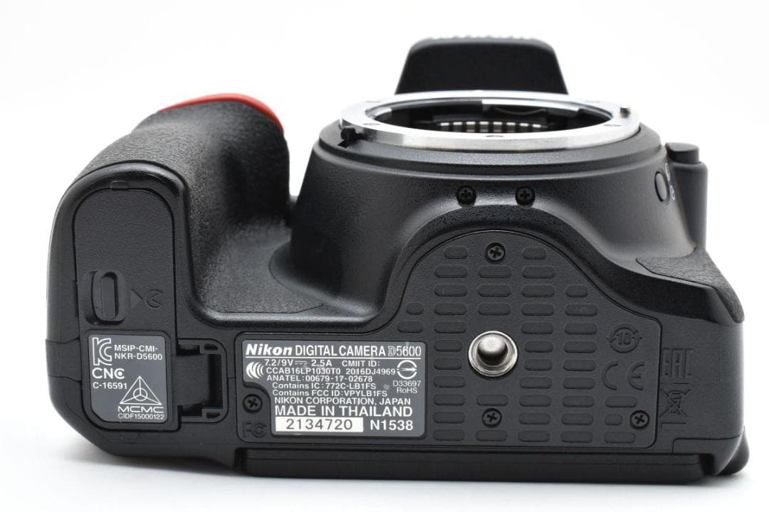 美品　ニコン D5600 ダブルズーム/SD64GB/専用ガラスフィルム/