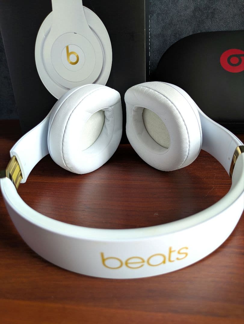 beats studio3ワイヤレスヘッドホン ホワイト