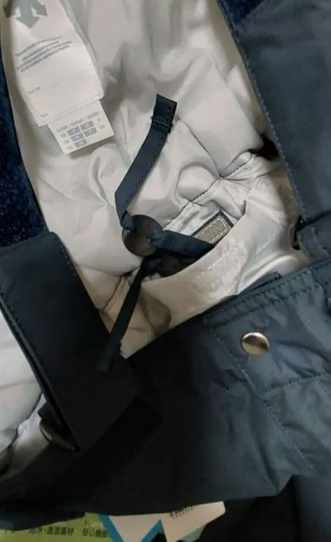 新品デサント子ども用スキーウェア 130センチ 上下セット ジュニア 女の子用