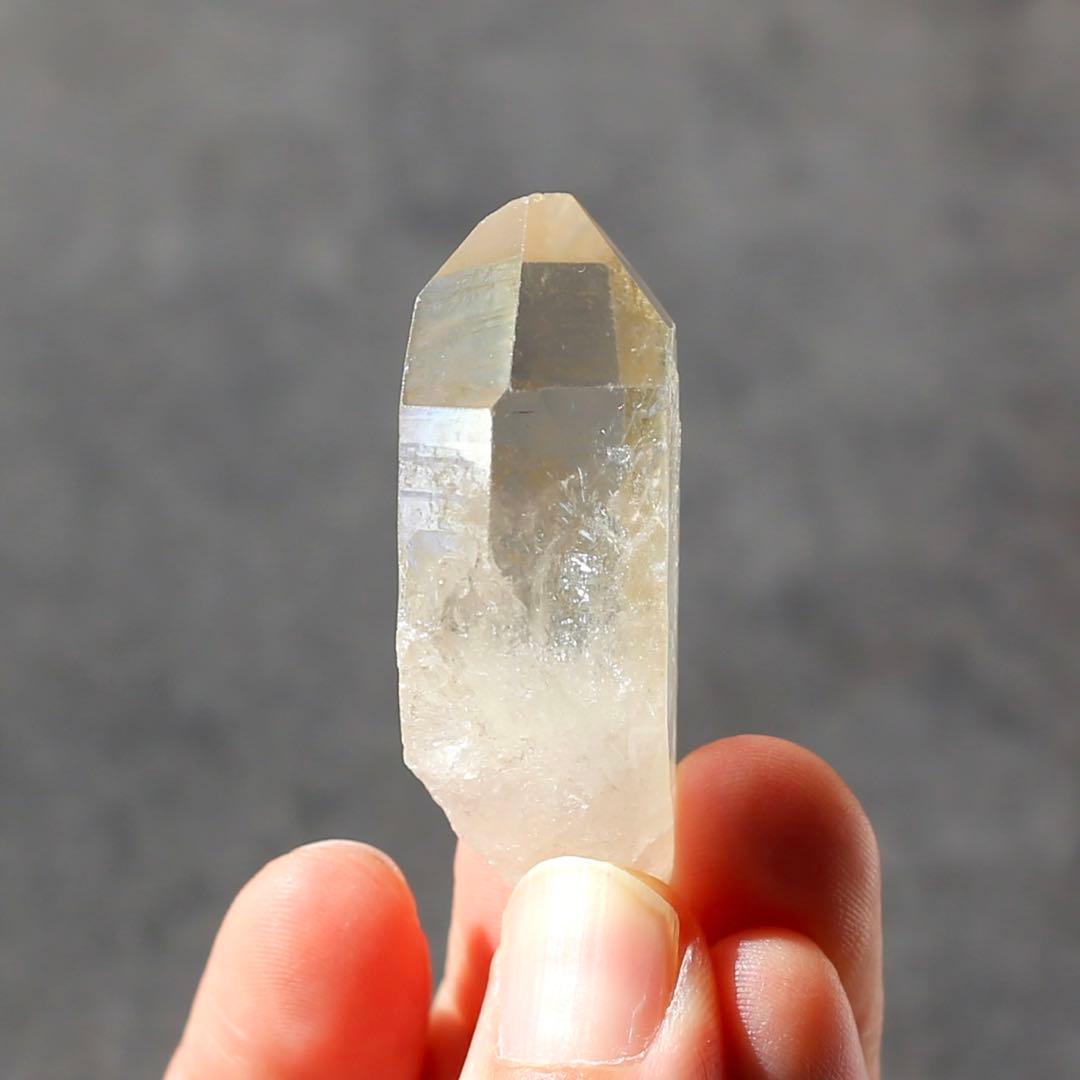 ゴールデンヒーラー クォーツ 原石 水晶 鉱物 希少石 天然石