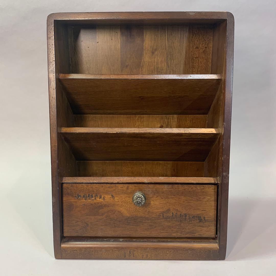 古い棚　手紙入れ