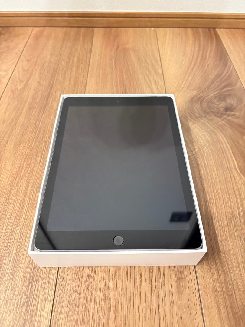 iPad 第6世代　32GB WiFi+Cellular